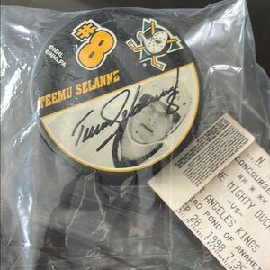 Teemu Selanne & Paul Kariya Signed Hockey Puck. Ducks NHL NHLPA. Sept 28, 1998.